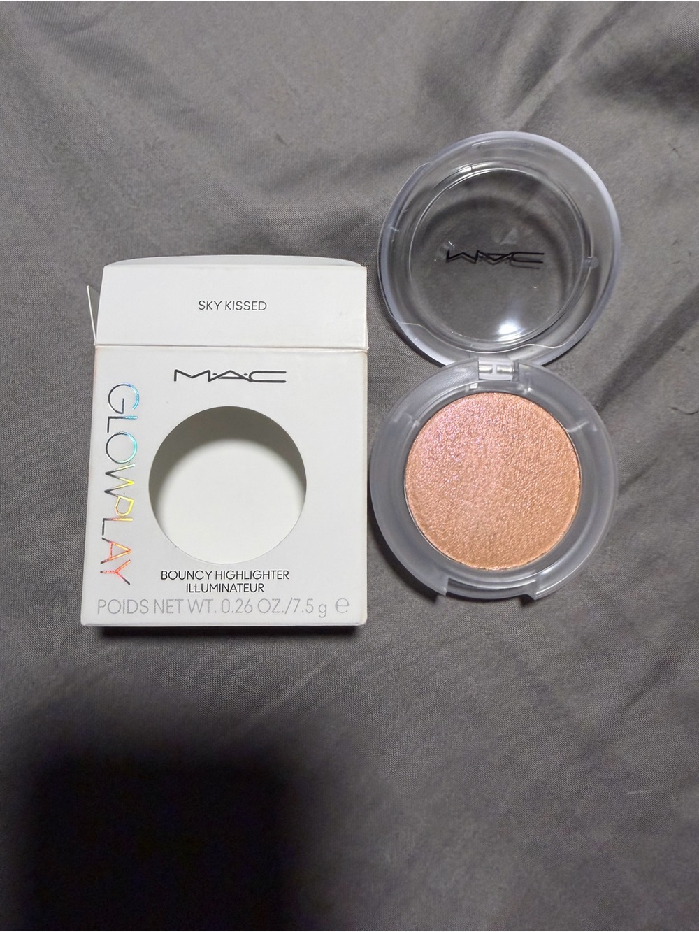 MAC Cosmetics Glow Play Bouncy Highlighter - Sky Kissed (Peachy Pink)